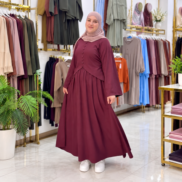 طقم «أناقة» — تنورة طويلة وواسعة مع بلوزة بالزرار - Image 4