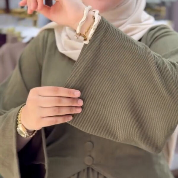 طقم «أناقة» — تنورة طويلة وواسعة مع بلوزة بالزرار - Image 6